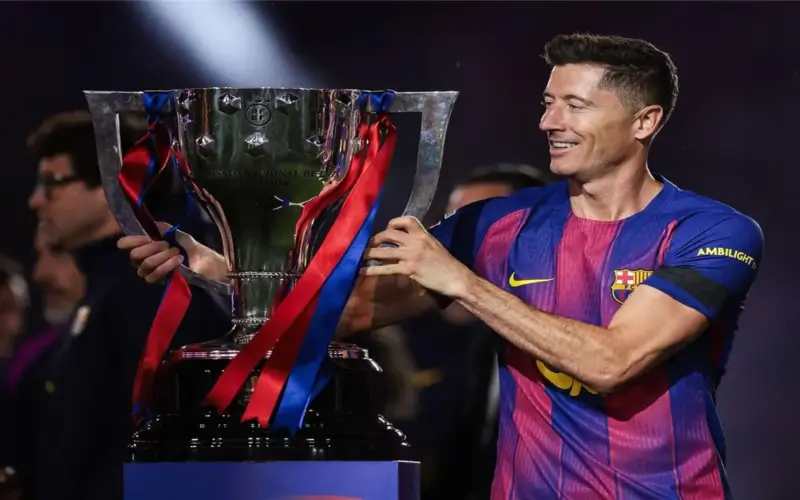 من الدوري الإنجليزي.. برشلونة يجتمع مع خليفة ليفاندوفسكي